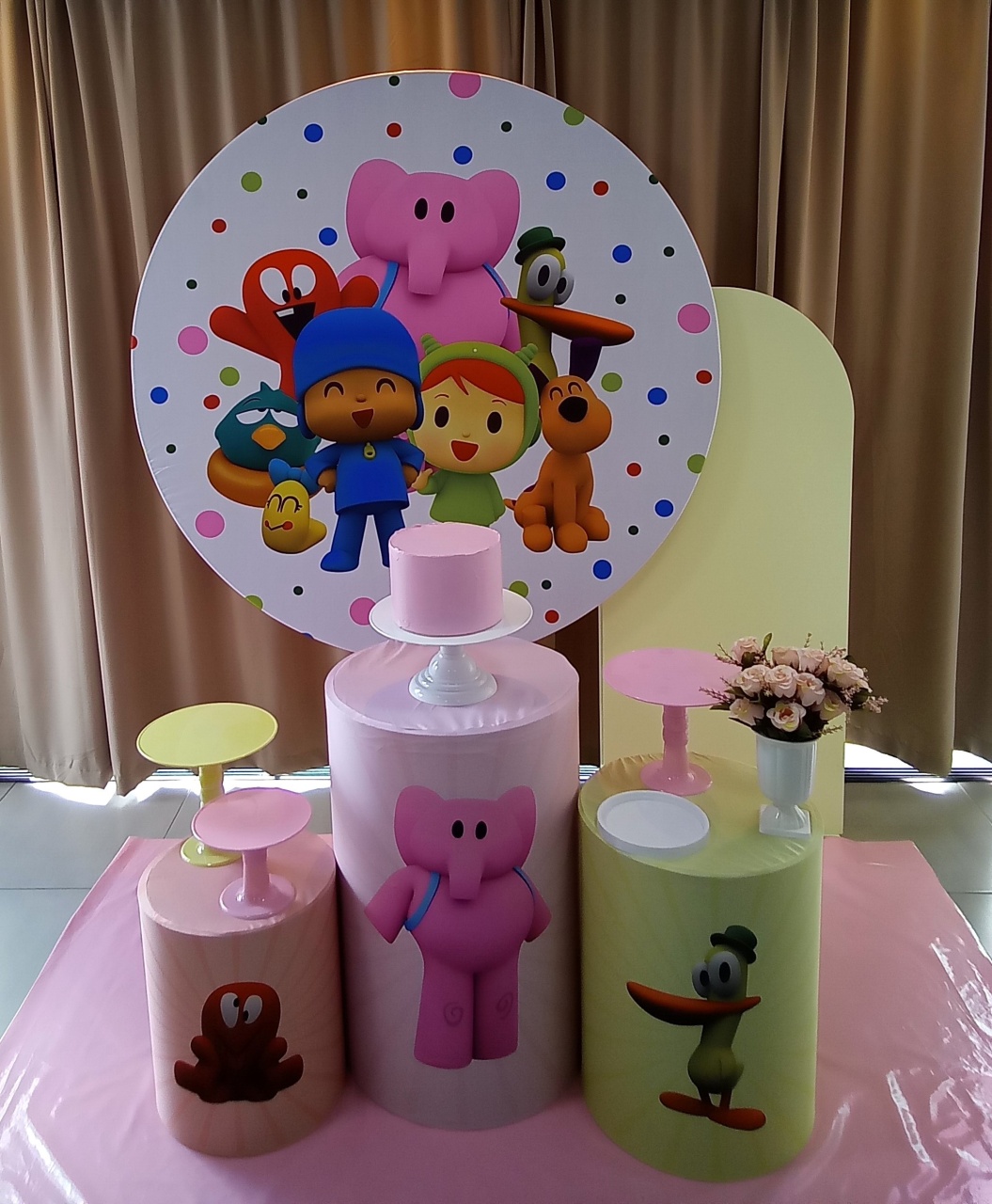 Pocoyo2 - Cenário Mágico Festa