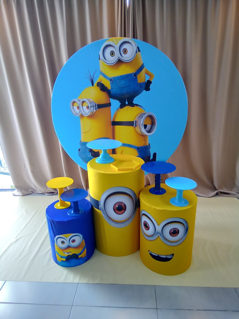 Minions 1 - Cenário Mágico Festa