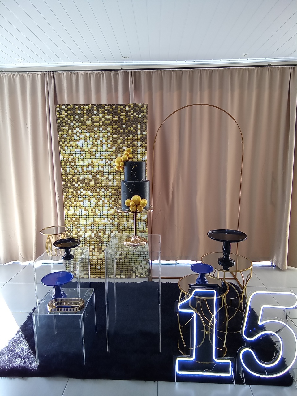 15 Anos Preto E Dourado 10 - Cenário Mágico Festa