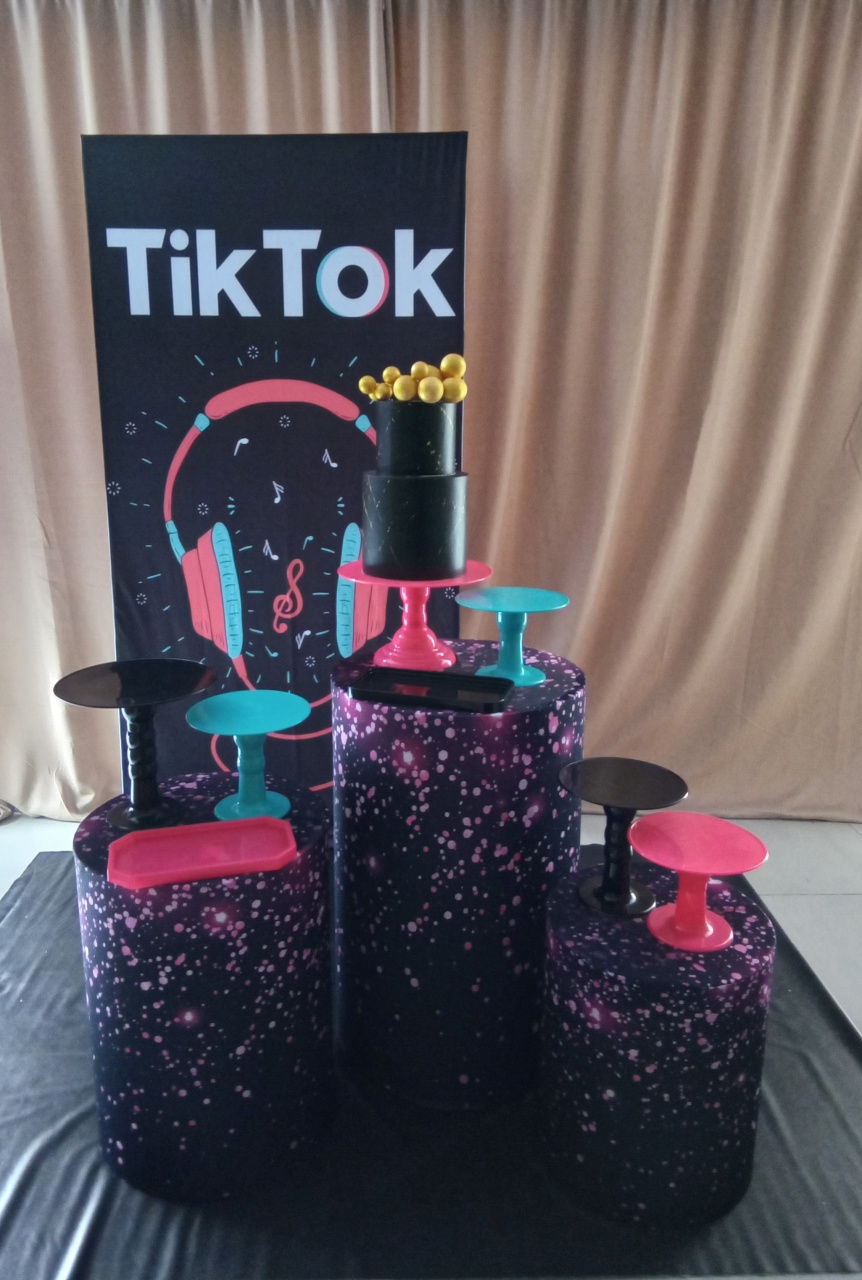 Tik Tok 1 - Cenário Mágico Festa