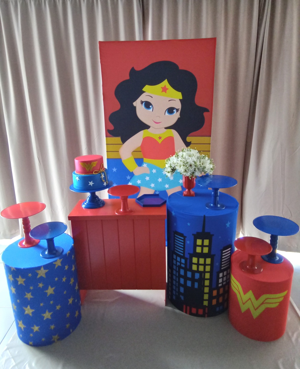 Mulher Maravilha 2 - Cenário Mágico Festa