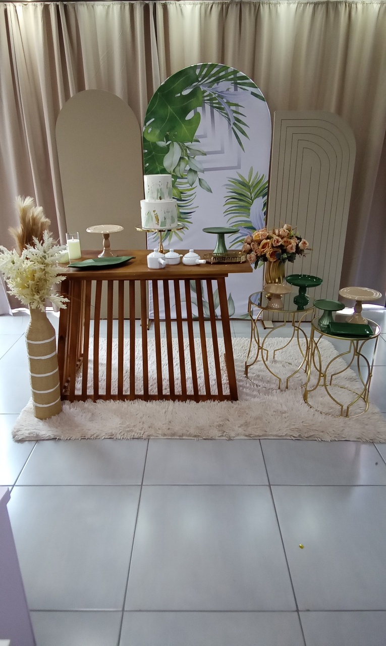 Folhagem Verde Com Bege 9 - Cenário Mágico Festa