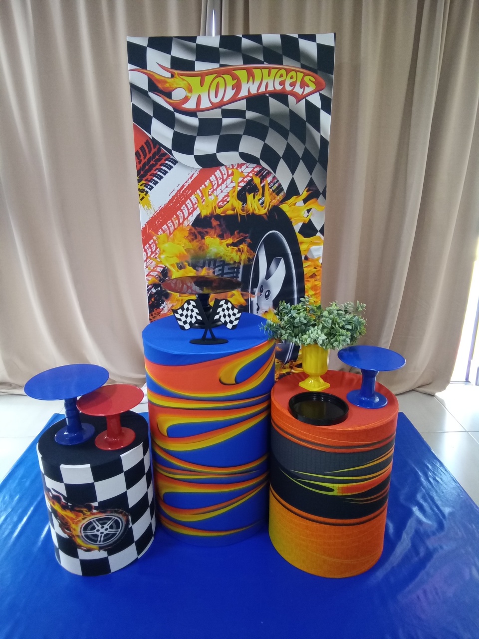 Hot Wheels 1 B - Cenário Mágico Festa