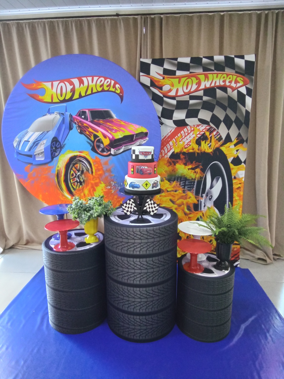 Hot Wheels 2 B - Cenário Mágico Festa