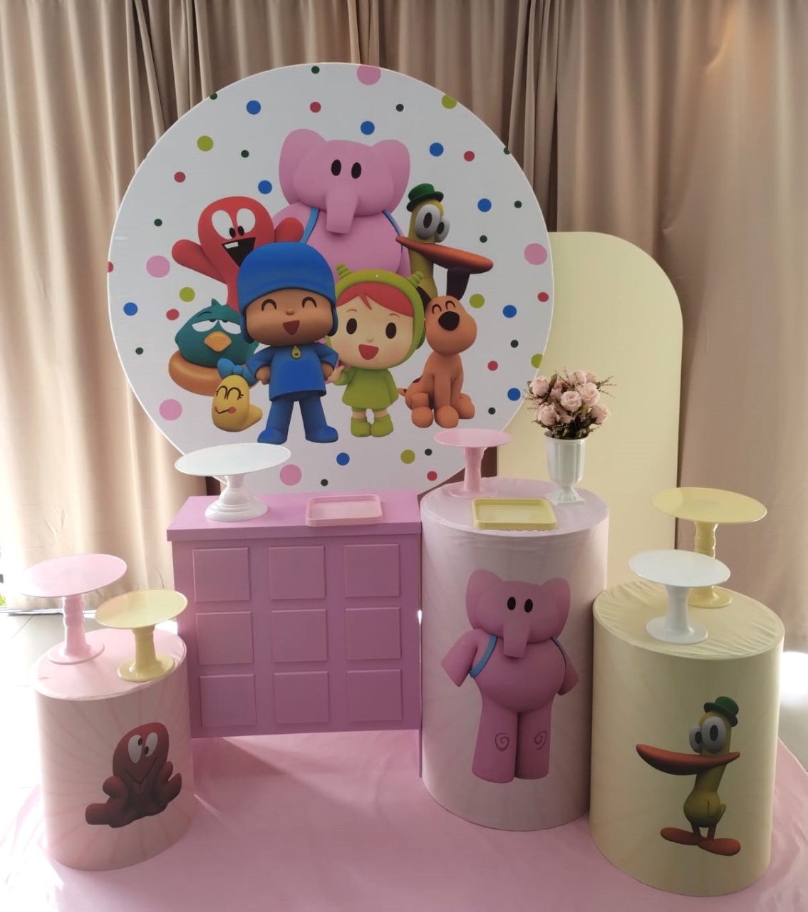Pocoyo 3 - Cenário Mágico Festa
