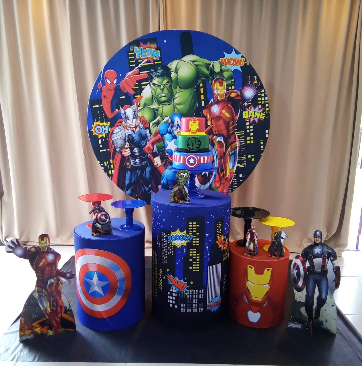 Vingadores 1 - Cenário Mágico Festa