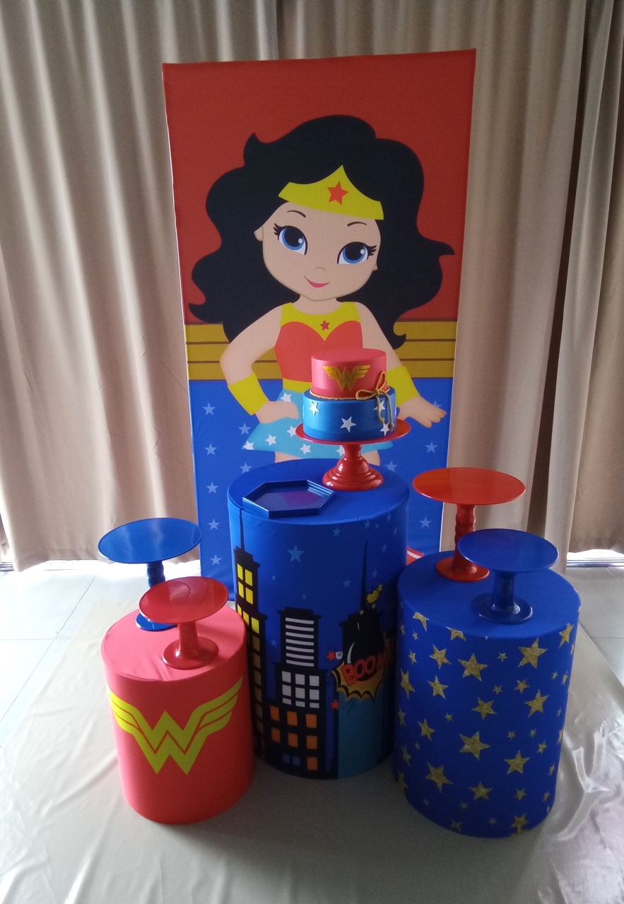 Mulher Maravilha 1 - Cenário Mágico Festa