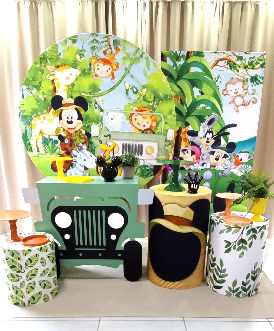 Mickey Safari B 3 - Cenário Mágico Festa