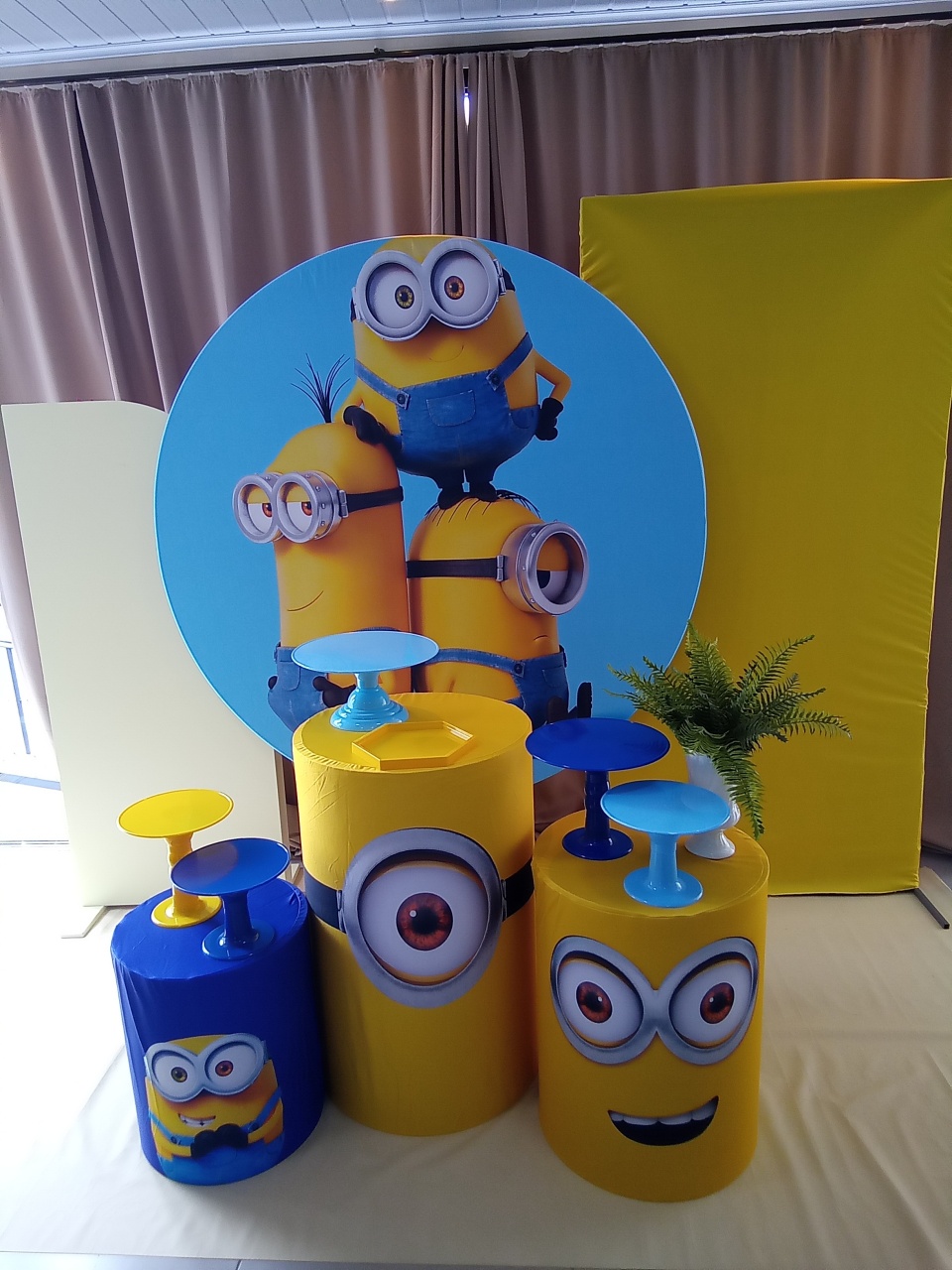 Minions 3 - Cenário Mágico Festa