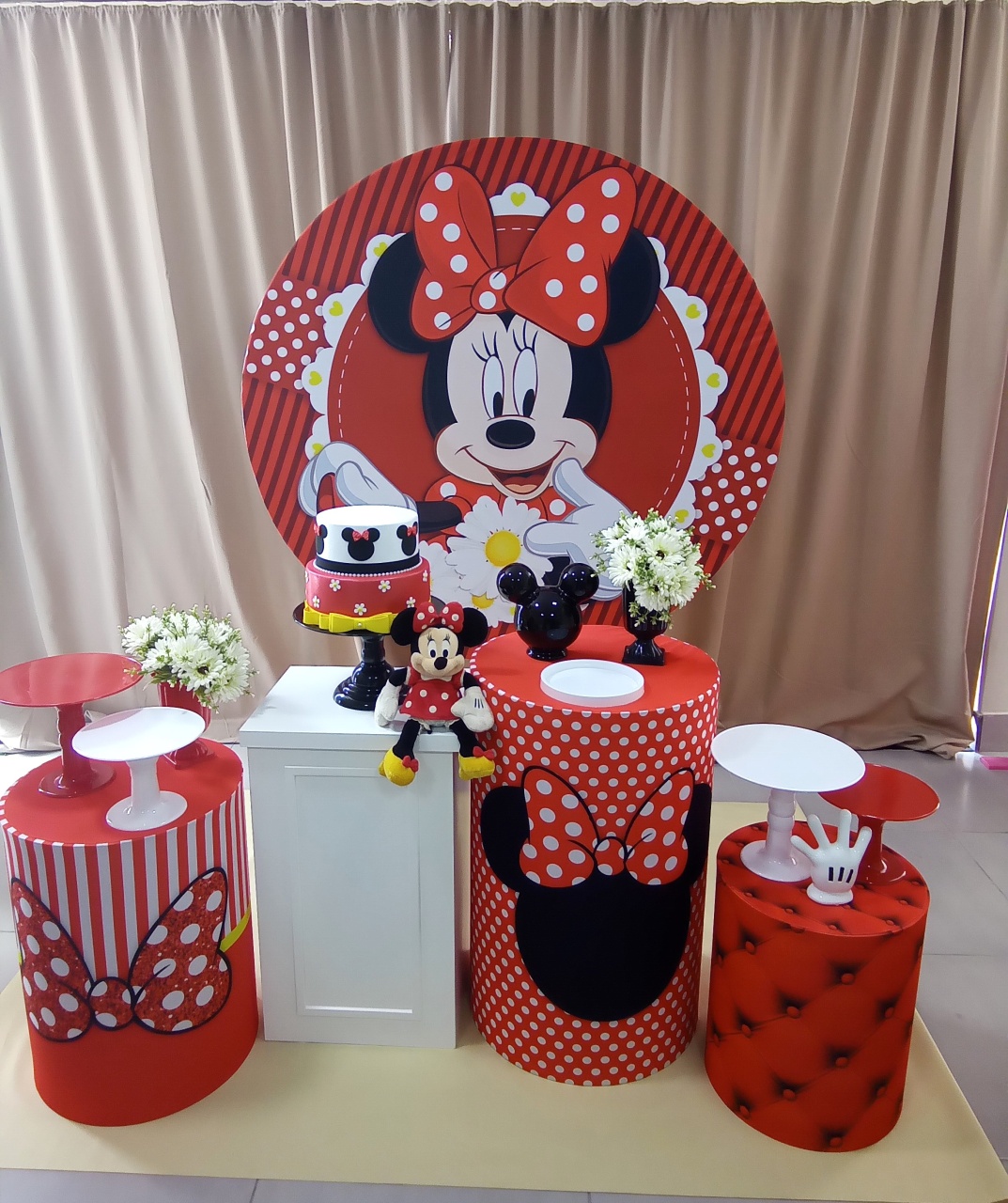 Minnie Vermelha 2 A - Cenário Mágico Festa