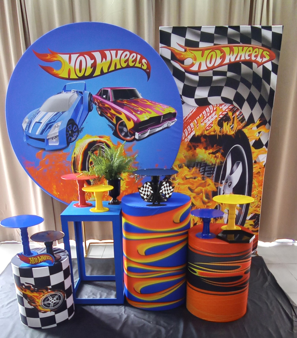 Hot Wheels 3 - Cenário Mágico Festa