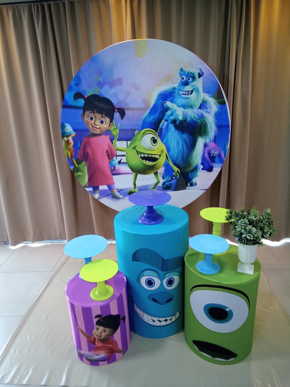 Monstros S.a 1 - Cenário Mágico Festa