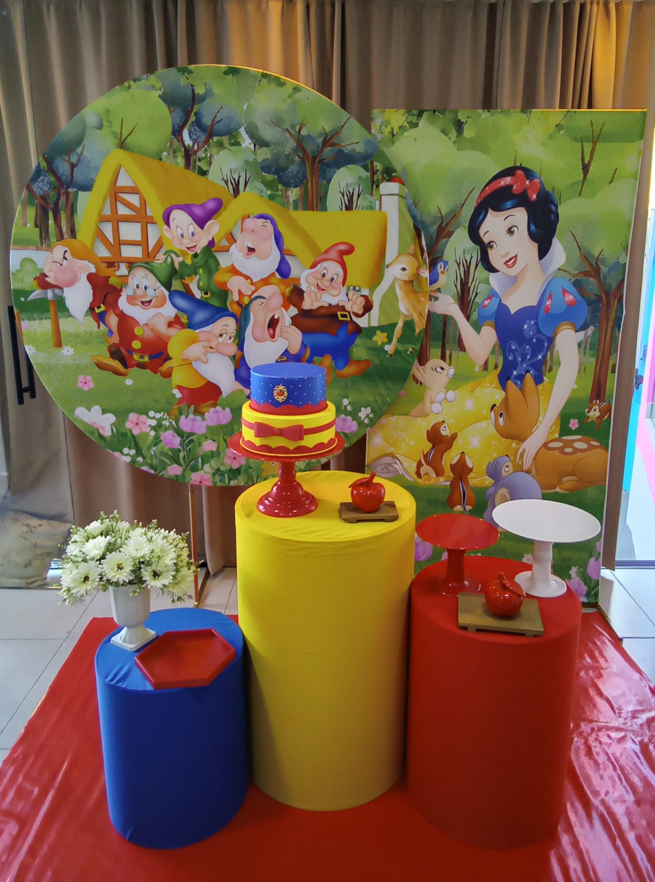 Branca de Neve A2 - Cenário Mágico Festa