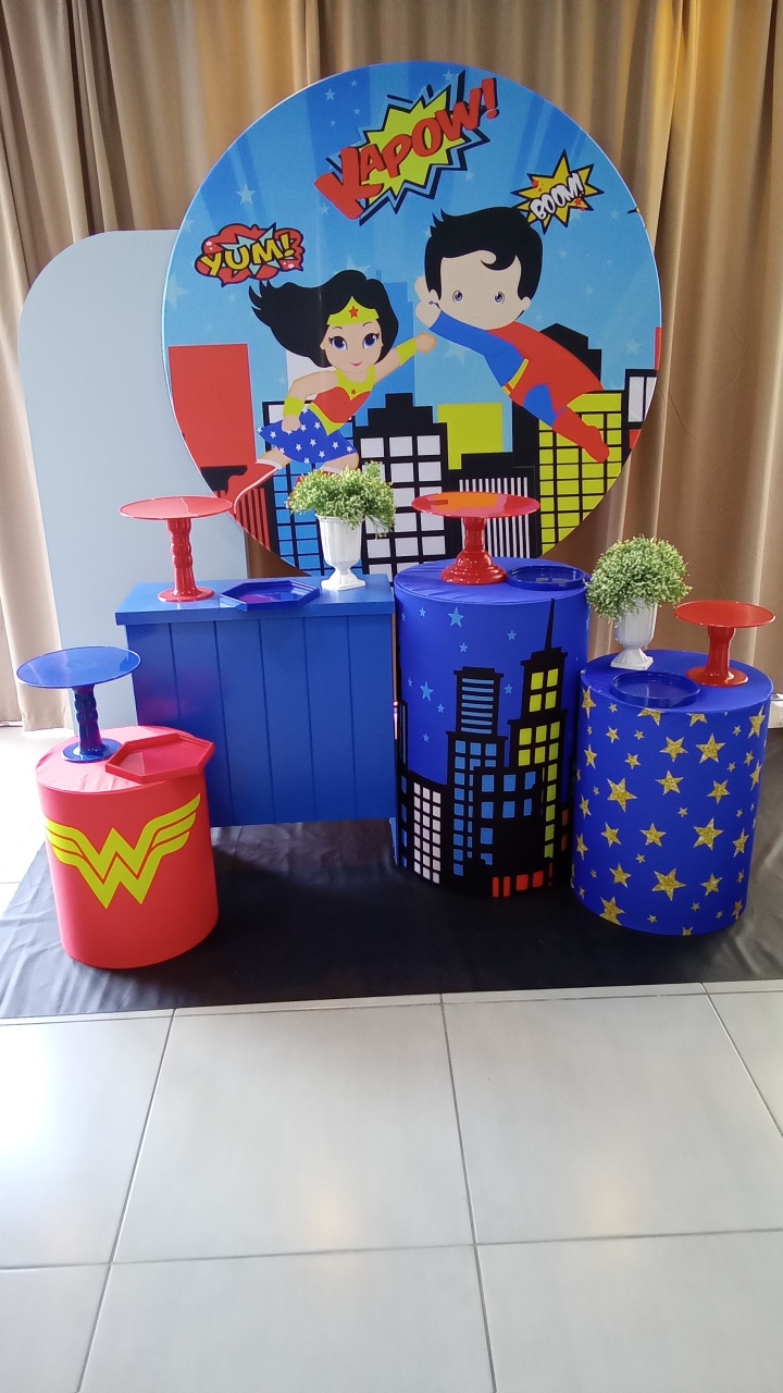 Mulher Maravilha X Super 3 - Cenário Mágico Festa