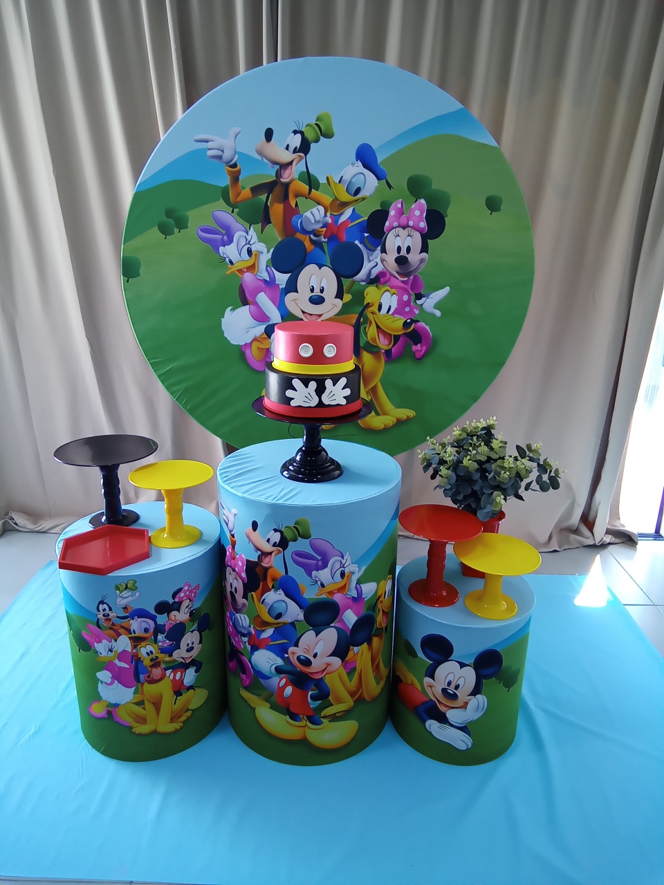 Mickey Turma 1 - Cenário Mágico Festa