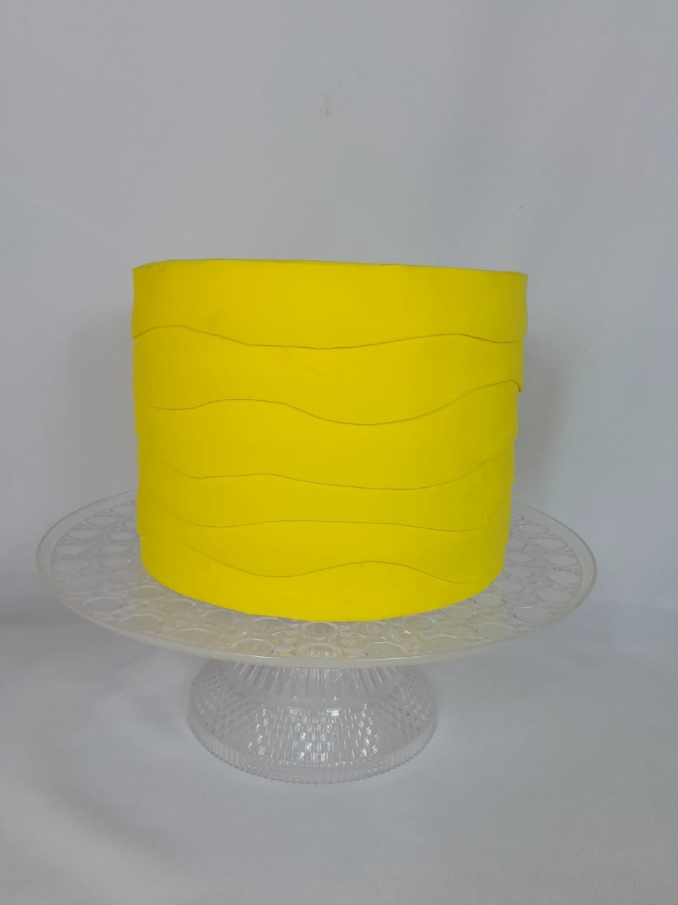 Bolo Fake Amarelo - Monte Festa