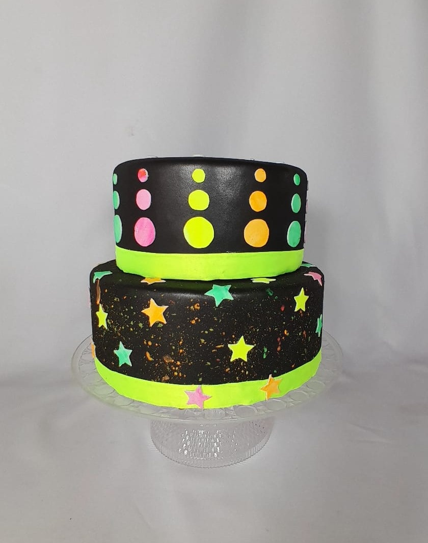 Bolo Fake Neon - Monte Festa