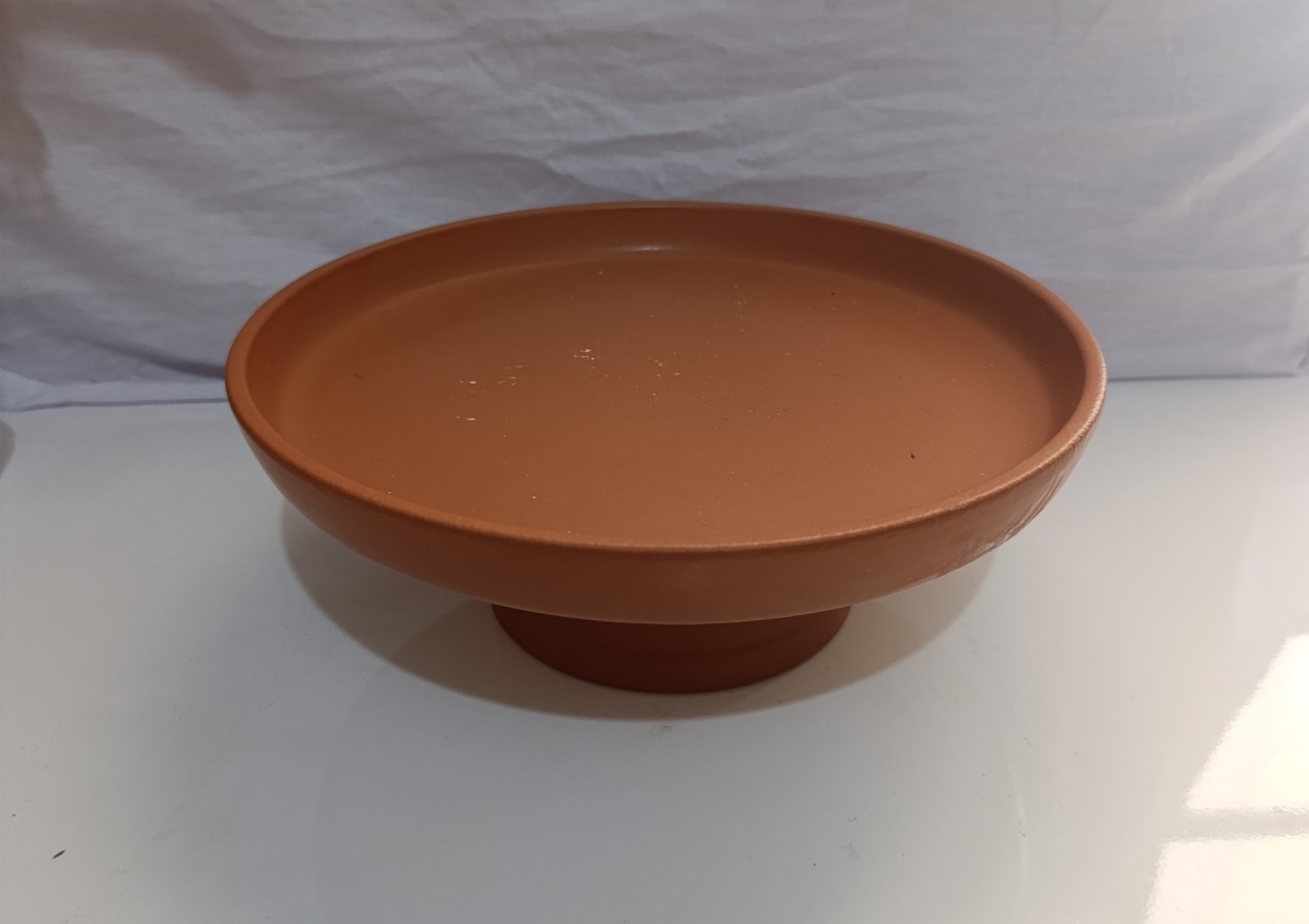 Boleira Cerâmica Com Borda Terracota M - AMÔ ATELIÊ DECORAÇÃO
