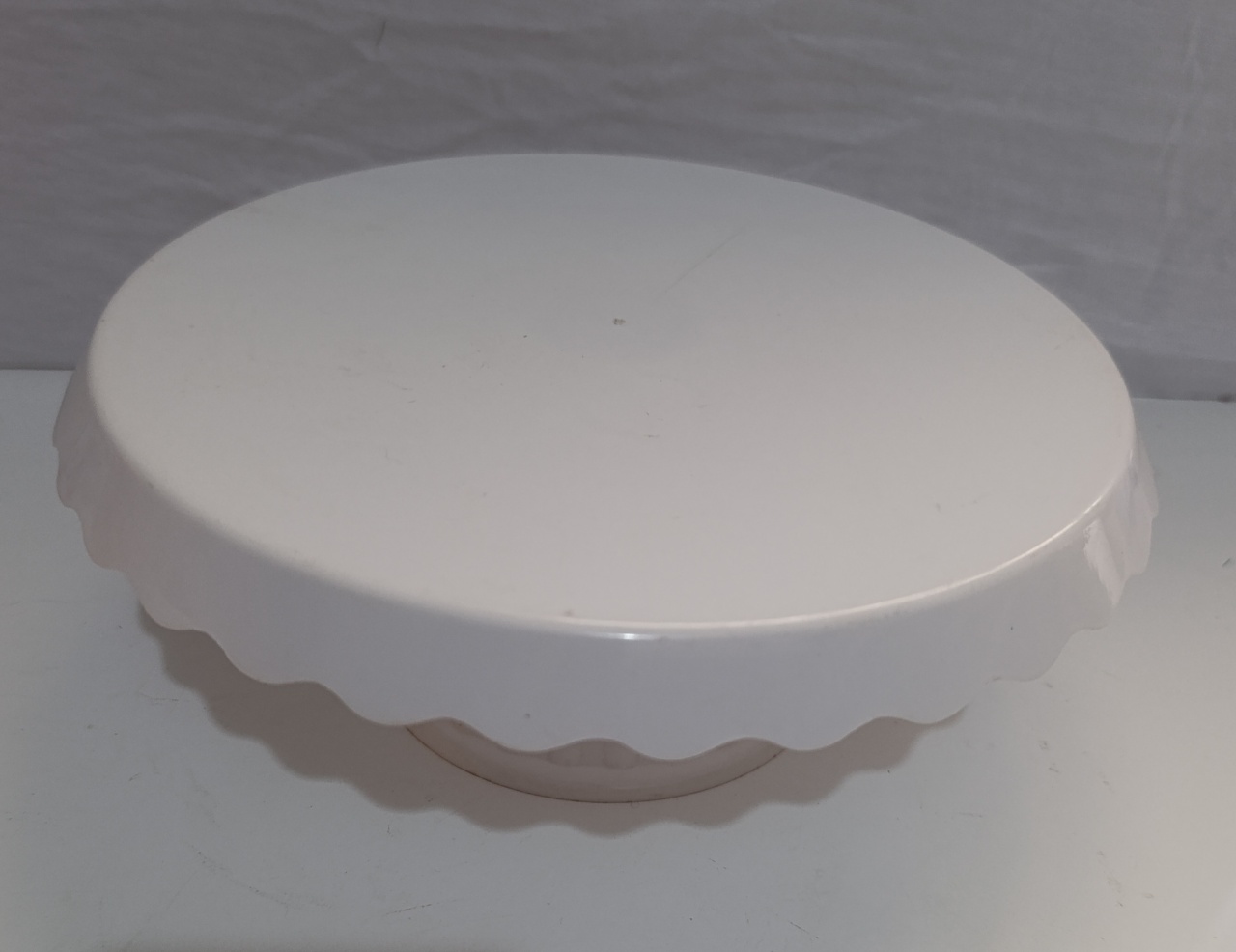 Boleira Acrílico Branca M  - AMÔ ATELIÊ DECORAÇÃO