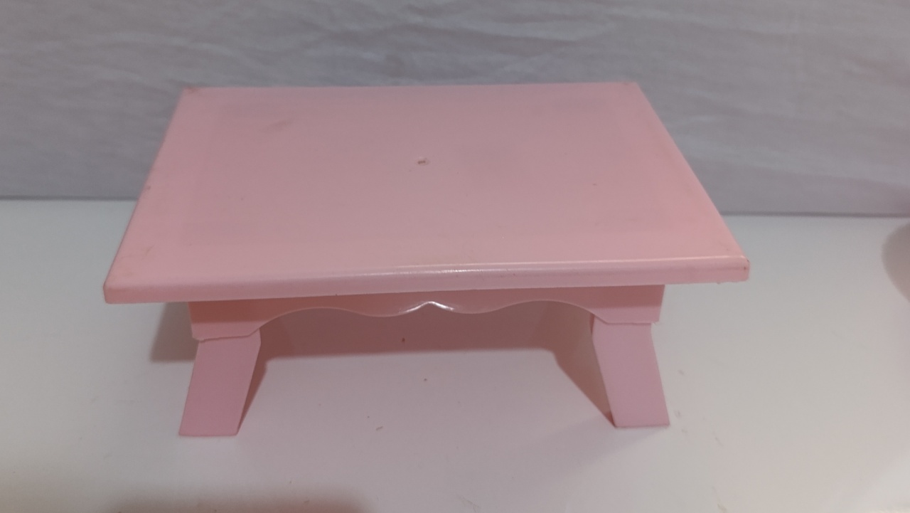Banquinho Acrílico Rosa Candy - AMÔ ATELIÊ DECORAÇÃO