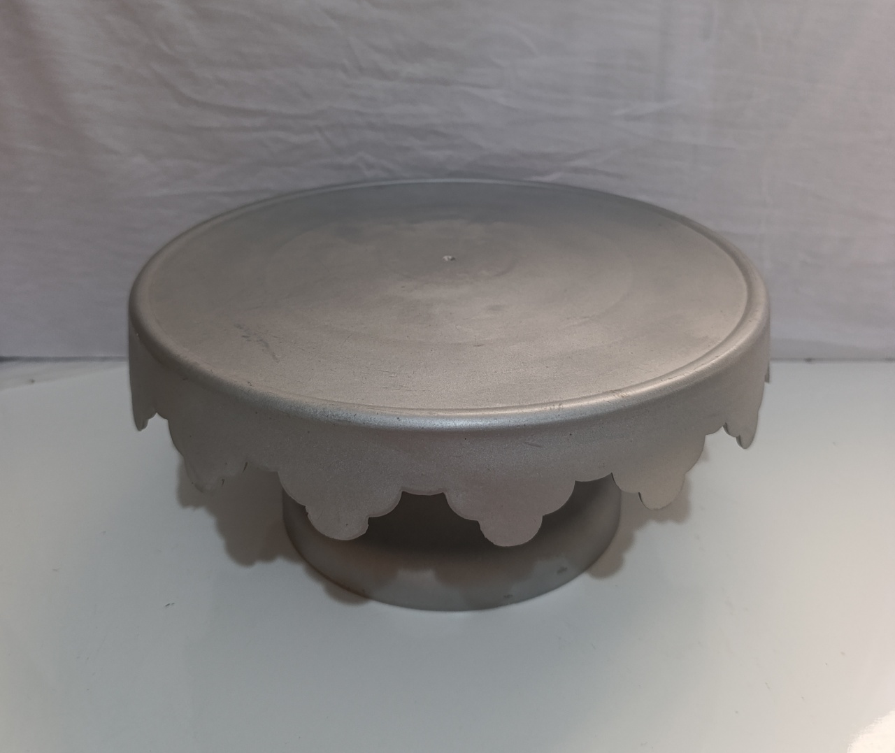 Boleira Prata Ondulada G  - AMÔ ATELIÊ DECORAÇÃO