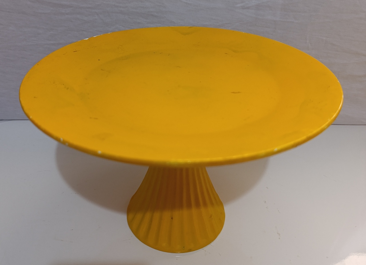 Boleira Cerâmica Amarela M - AMÔ ATELIÊ DECORAÇÃO