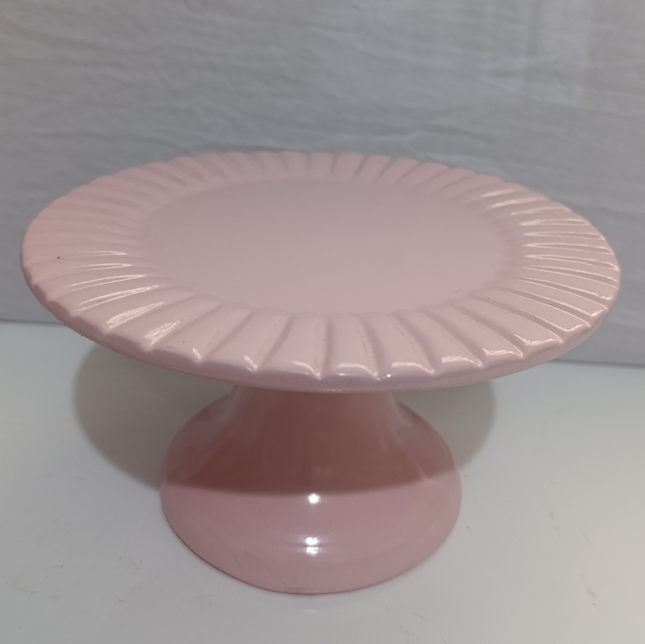 Boleira Cerâmica Rosa Candy - AMÔ ATELIÊ DECORAÇÃO