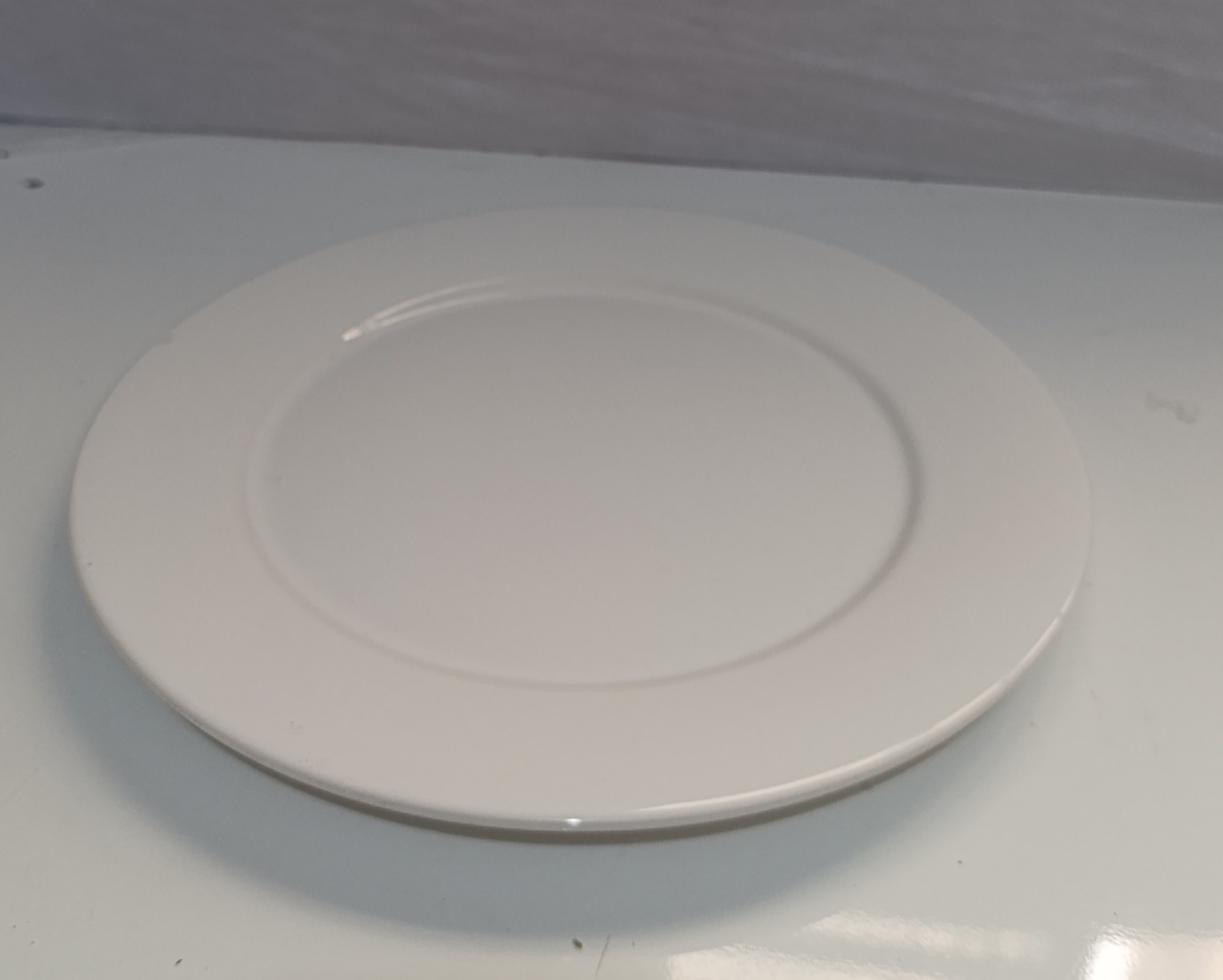 Bandeja Redonda Cerâmica Branca G - AMÔ ATELIÊ DECORAÇÃO