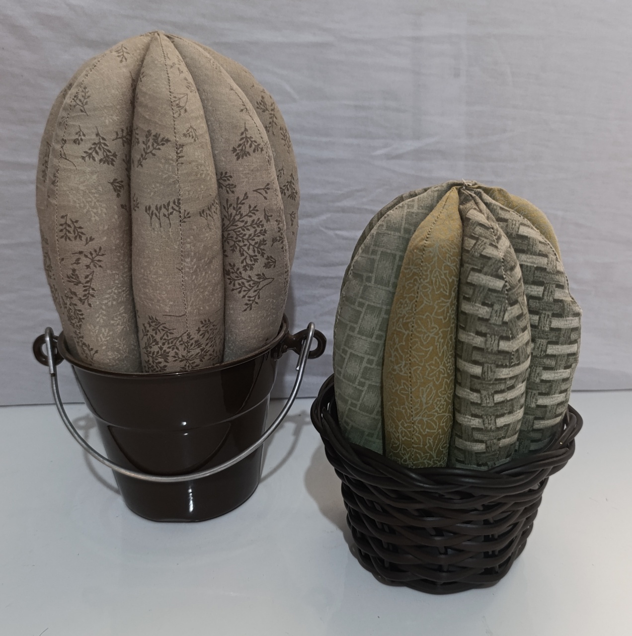Vasinhos Com Cacto Tecido - AMÔ ATELIÊ DECORAÇÃO