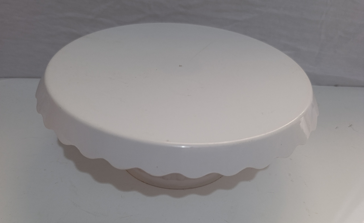 Boleira Branca M  - AMÔ ATELIÊ DECORAÇÃO