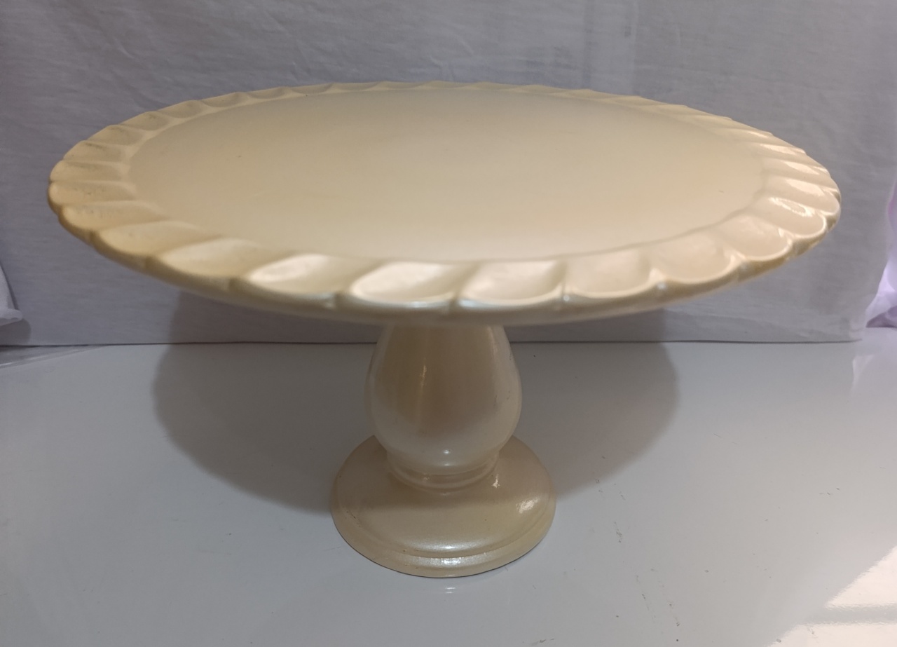 Boleira Cerâmica Amarelo Candy G - AMÔ ATELIÊ DECORAÇÃO