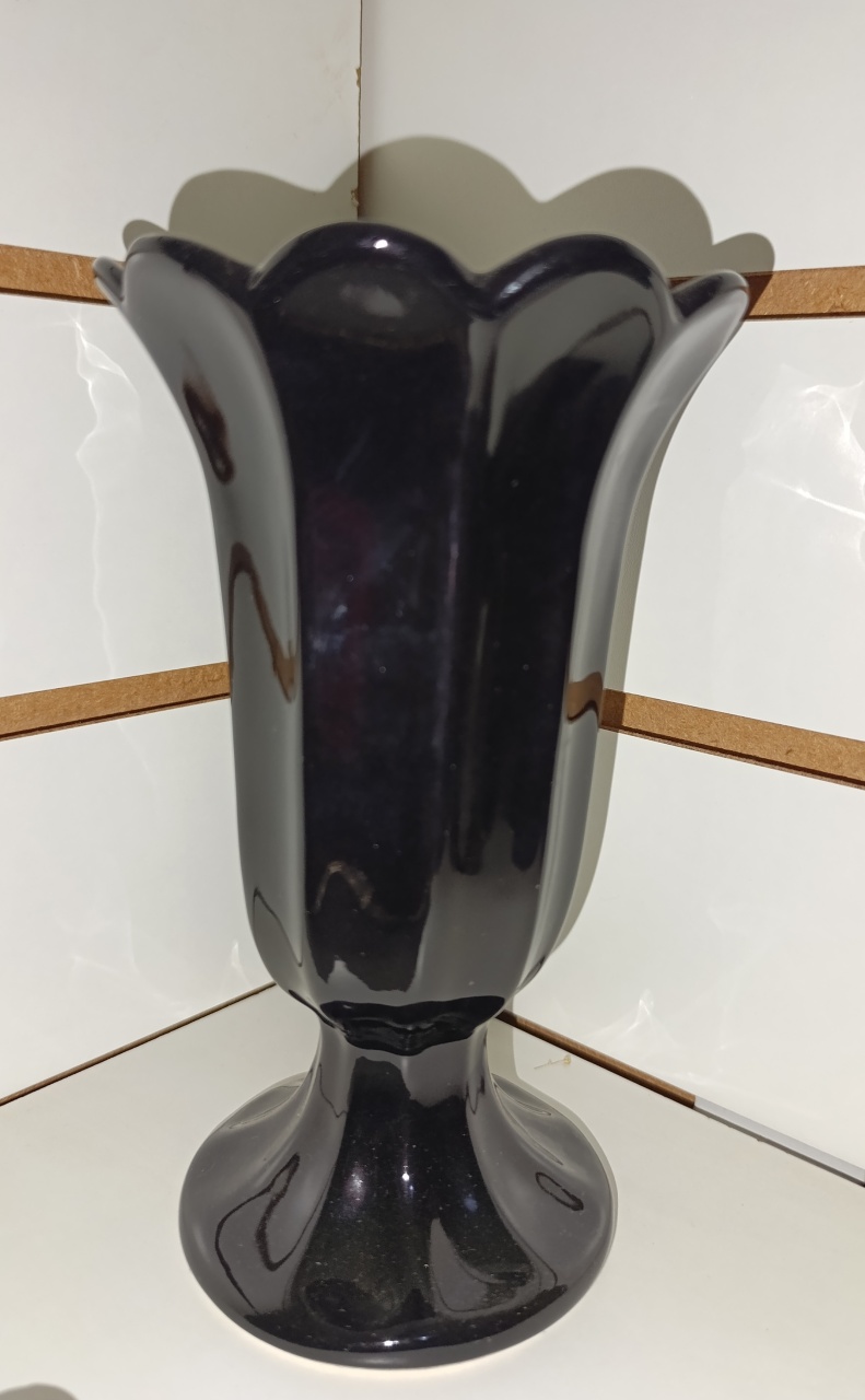 Vaso Cerâmica Preto (M) - AMÔ ATELIÊ DECORAÇÃO