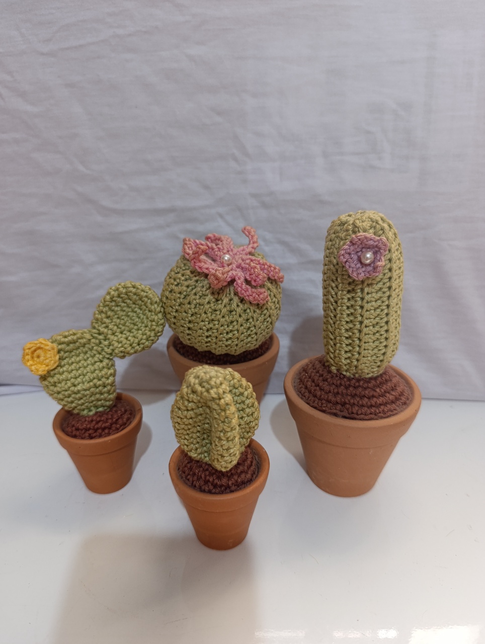 Kit Vasinhos Cacto Amigurumi - AMÔ ATELIÊ DECORAÇÃO