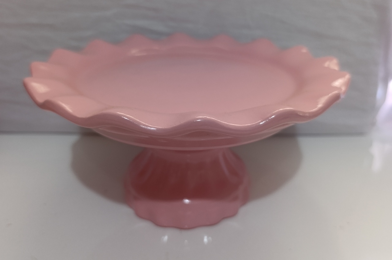 Boleira Cerâmica Rosa Claro - AMÔ ATELIÊ DECORAÇÃO