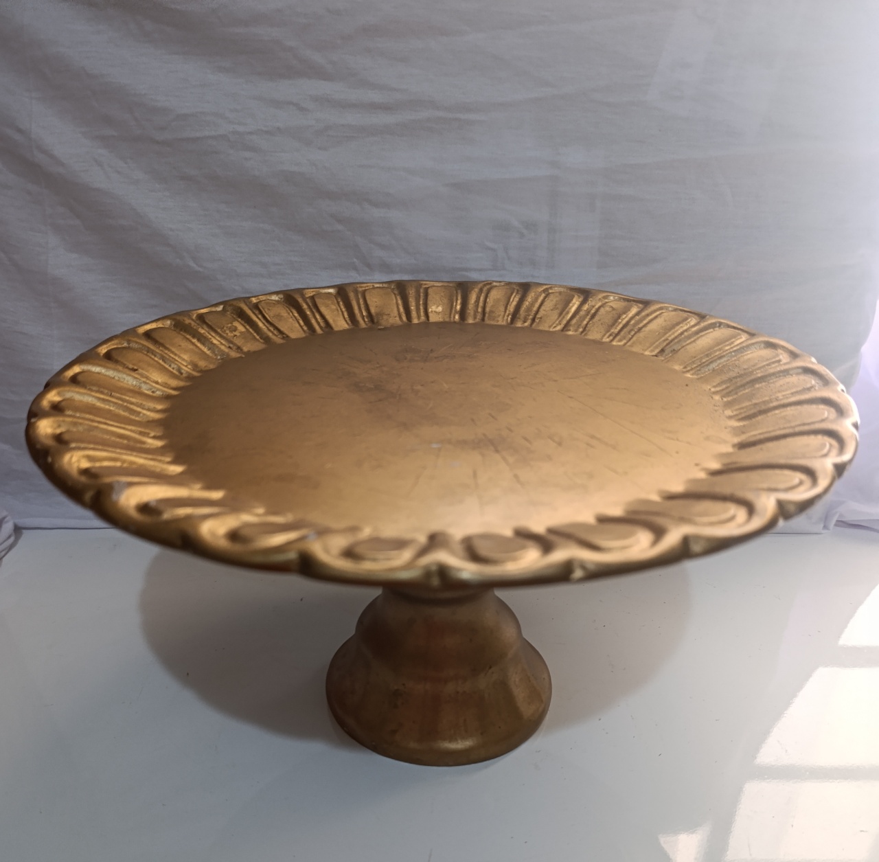 Boleira Dourada Cerâmica G  - AMÔ ATELIÊ DECORAÇÃO