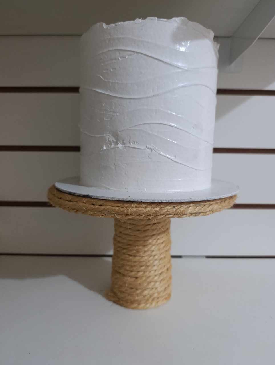 Bolo Fake Simples G - AMÔ ATELIÊ DECORAÇÃO