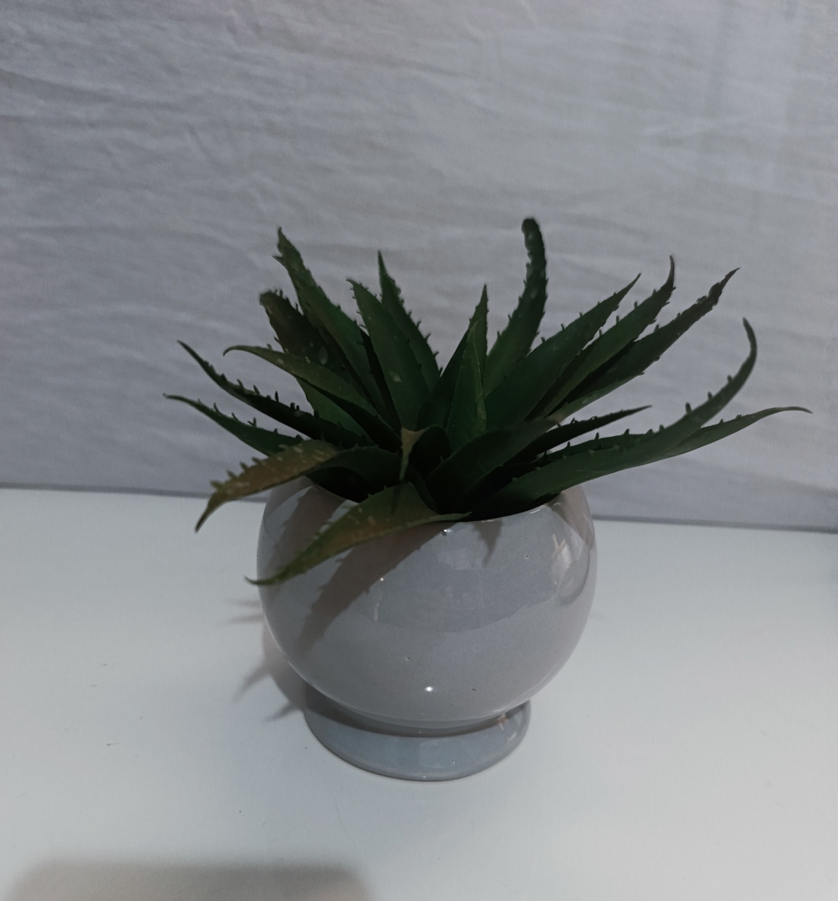 Vaso Bola Cerâmica Cinza Claro - AMÔ ATELIÊ DECORAÇÃO
