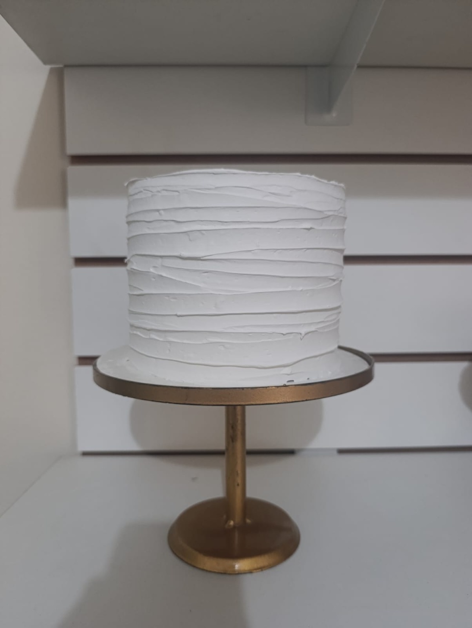 Bolo Fake Simples M - AMÔ ATELIÊ DECORAÇÃO