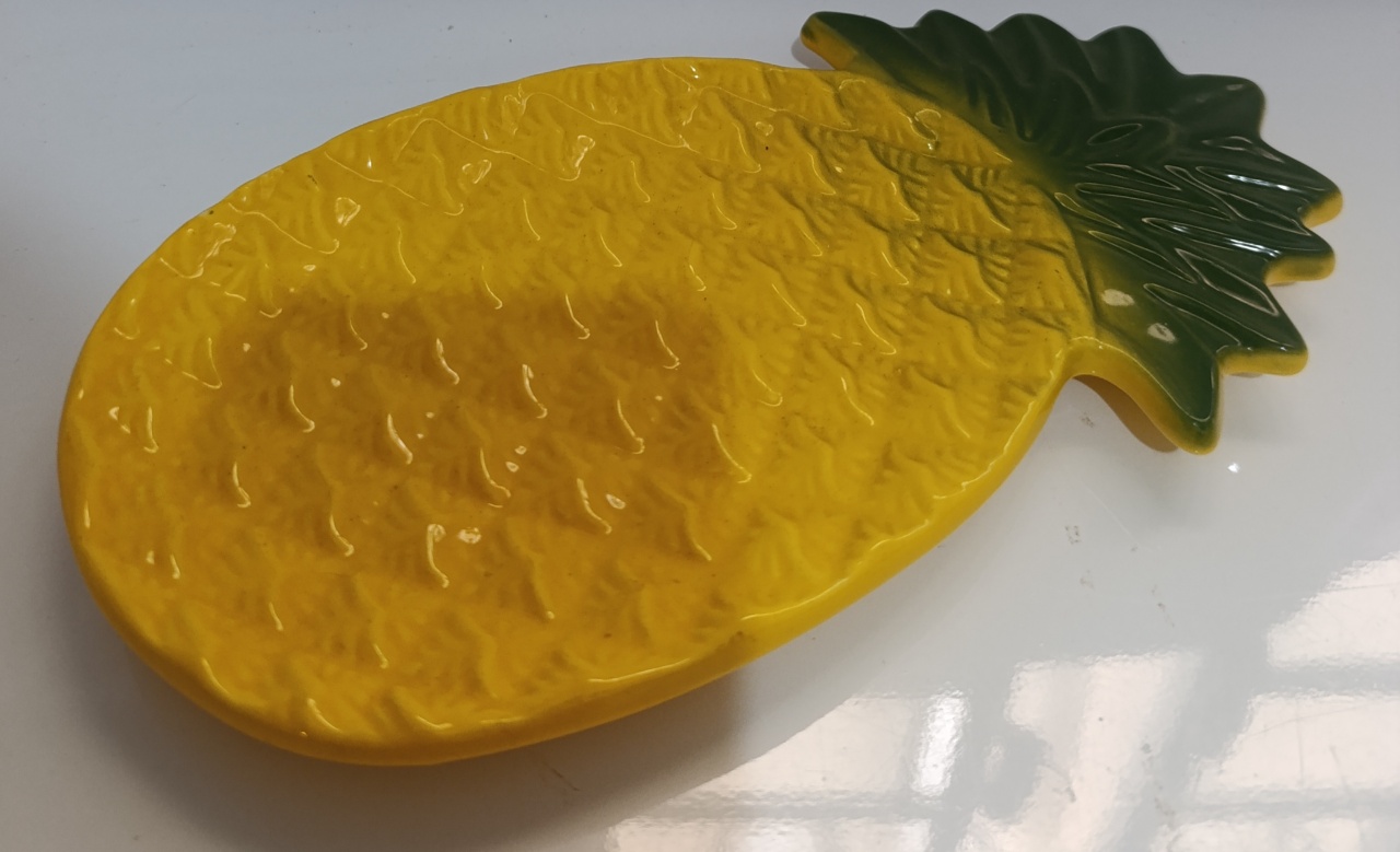 Bandeja Cerâmica Abacaxi P - AMÔ ATELIÊ DECORAÇÃO