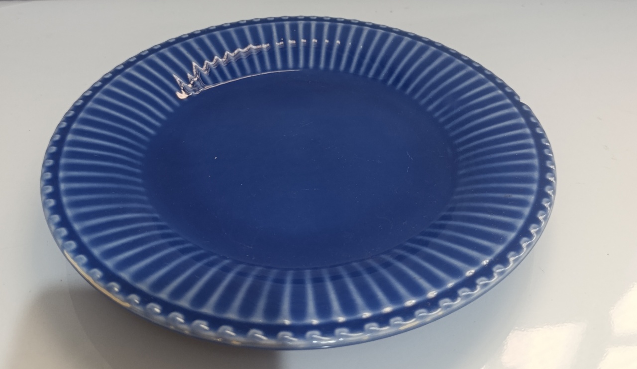 Bandeja Cerâmica Redonda Azul Escuro M - AMÔ ATELIÊ DECORAÇÃO