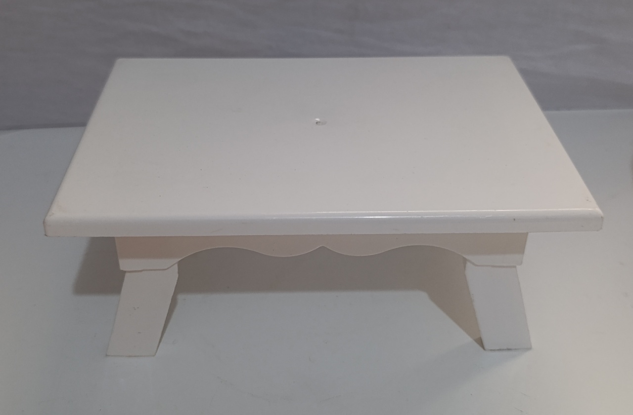 Banquinho Branco  - AMÔ ATELIÊ DECORAÇÃO