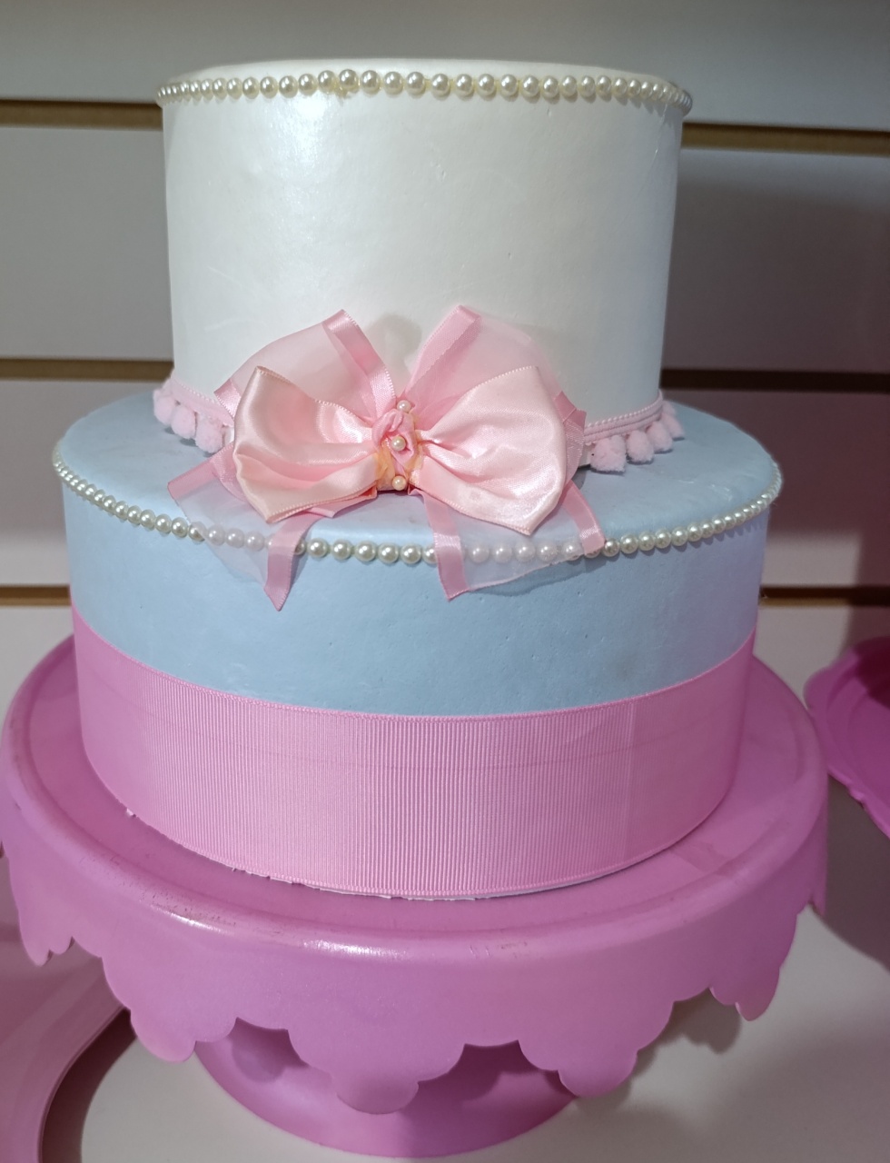 Bolo Fake Azul E Rosa - AMÔ ATELIÊ DECORAÇÃO