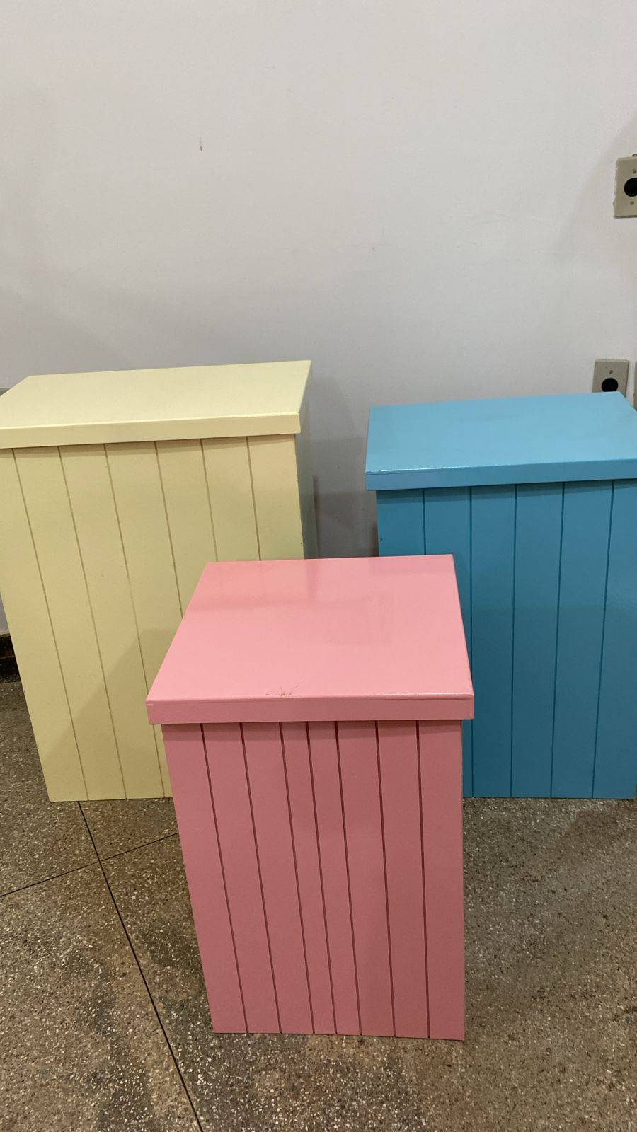 Trio Frizado Laqueado Candy Color - suafesta.gyn