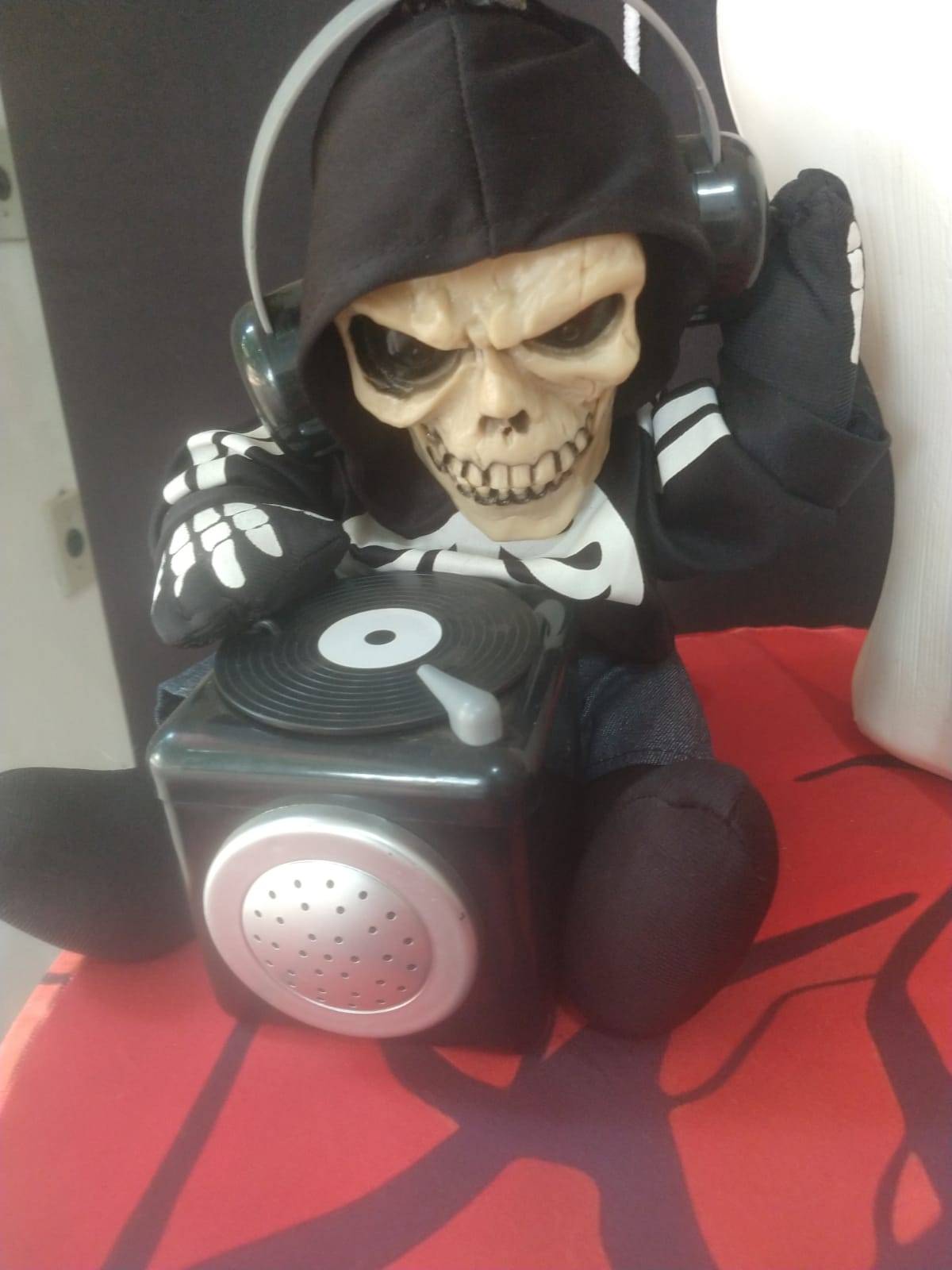 Boneco Esqueleto Musical - suafesta.gyn
