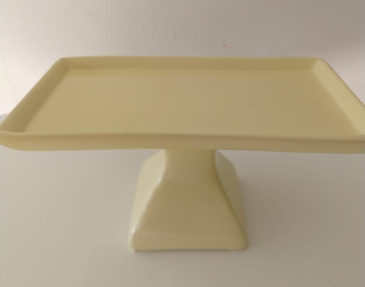 Doceira Com Pé Retangular Amarelo Candy - suafesta.gyn