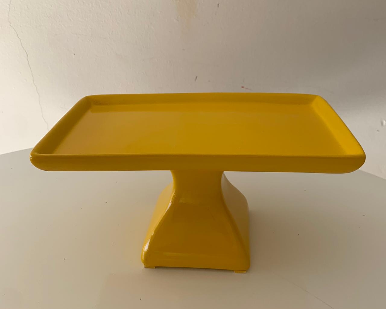 Doceira Com Pé Retangular Amarelo Escuro - suafesta.gyn