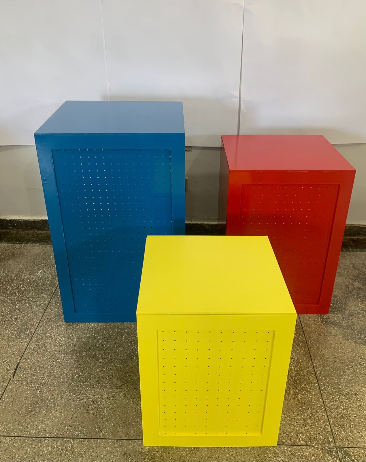 Mesa Cubo Furinho - suafesta.gyn