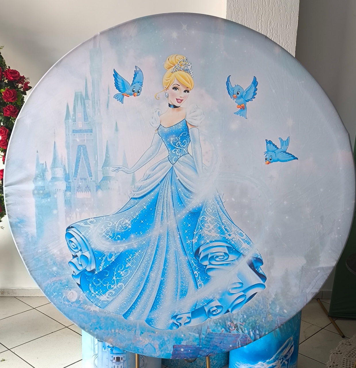 Painel Redondo Cinderela - Ohana Festas e Eventos 