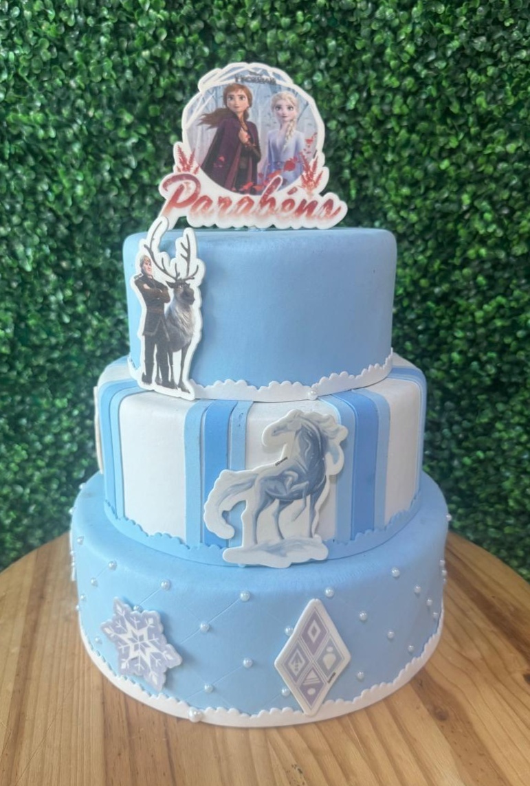 Bolo Fake Frozen 2 - Mouse Atelie das Festas