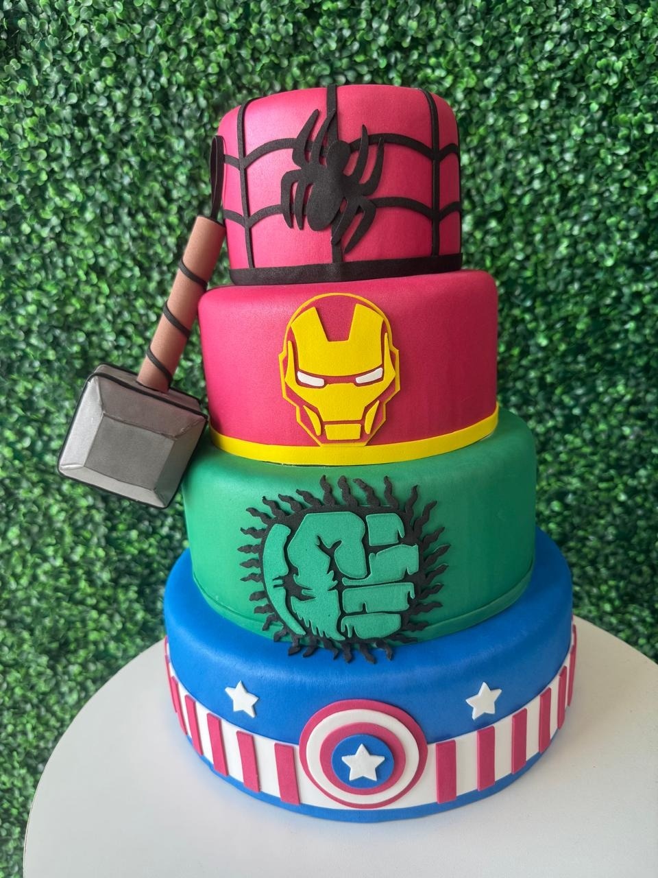 Bolo Fake Vingadores Avengers - Mouse Atelie das Festas